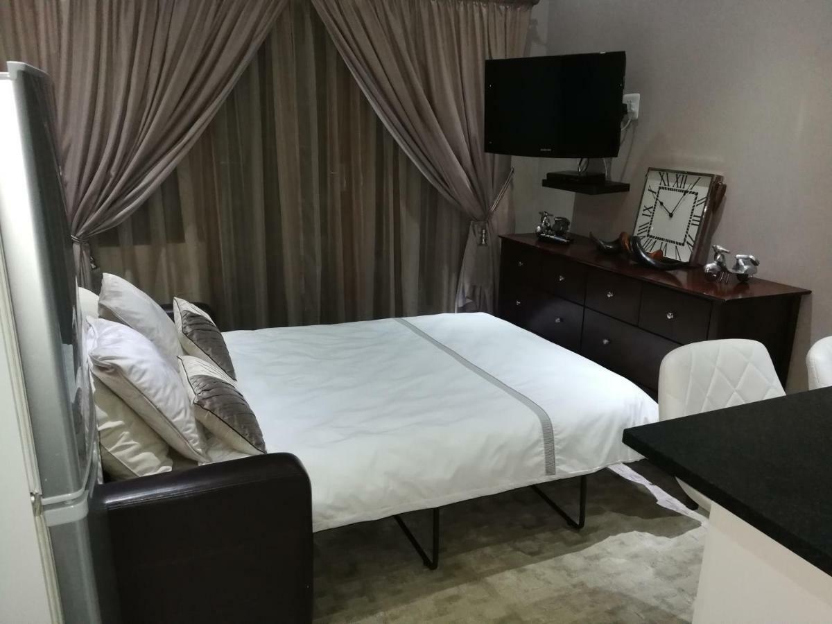 Pongola Road Self Catering Accommodation Uitenhage Bagian luar foto